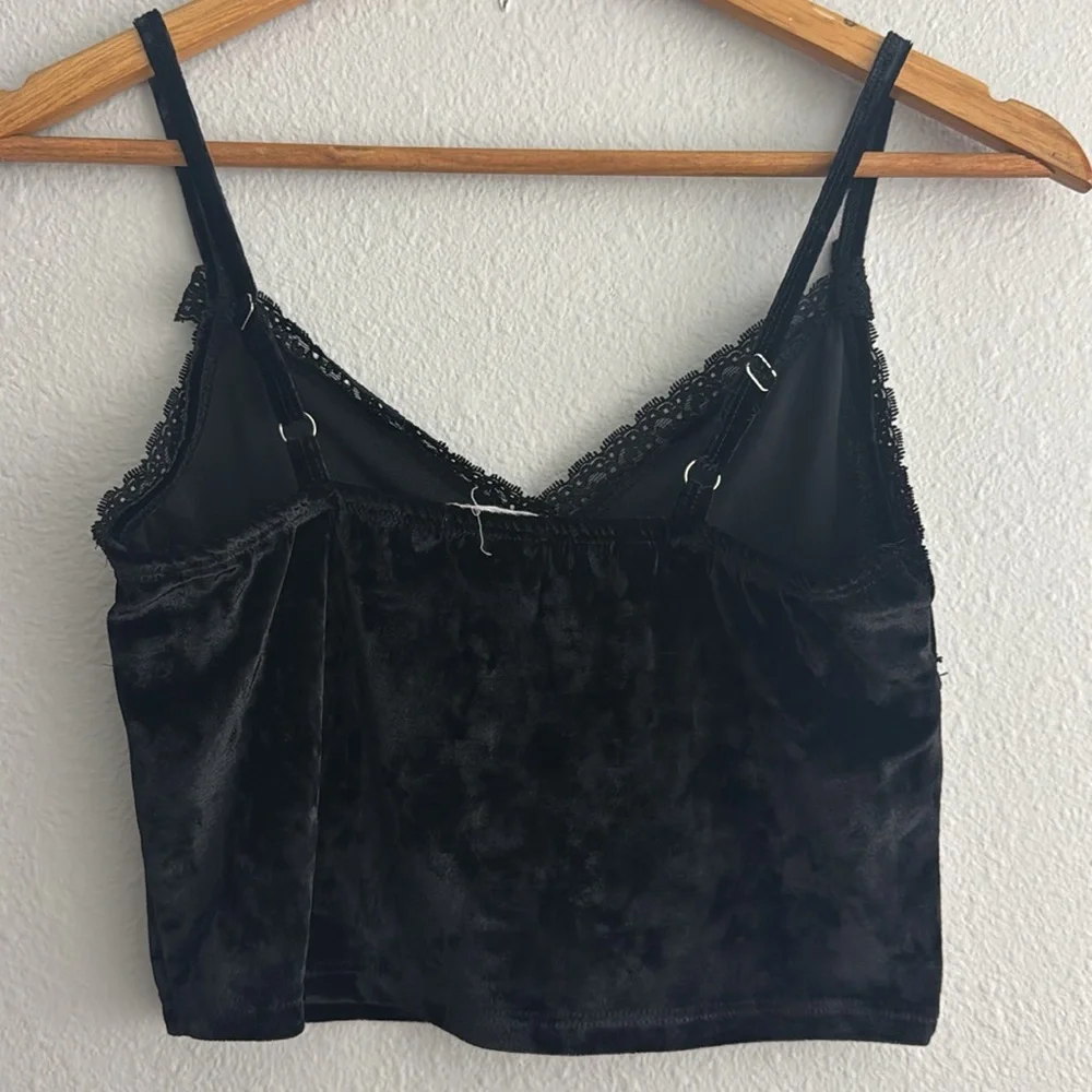 Black velour crop top, medium - Picture 4 of 8